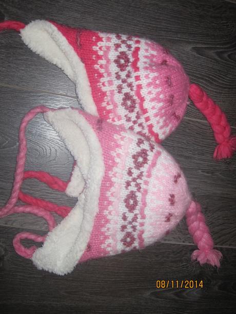 Čiapky a šály, 122