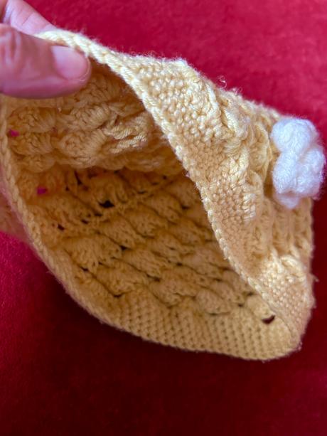 Hačkovana zlta  čiapka ručná práca, 122