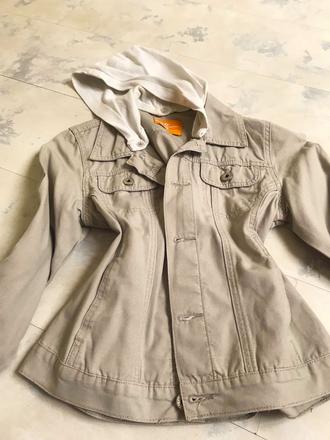 Bunda s kapucňou, 134