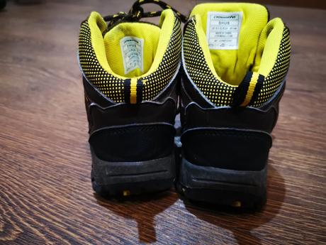 Trekové topánky, 28