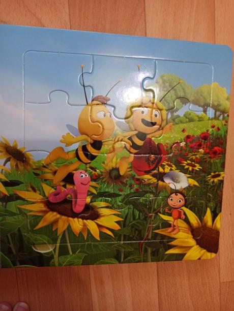 Kniha s puzzle včielka mája,