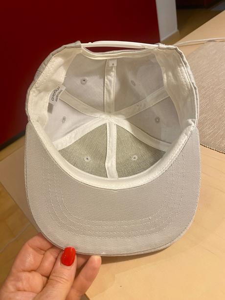 Šiltovka gugguu, s, s