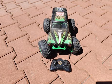 Predám auto na diaľkové ovladanie, 