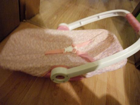 Autosedačka pre bábiky, 