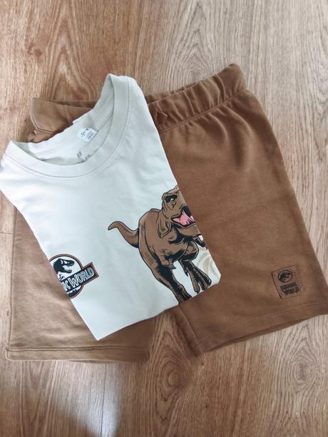Kraťasy + tričko jurassic world, h&m,140
