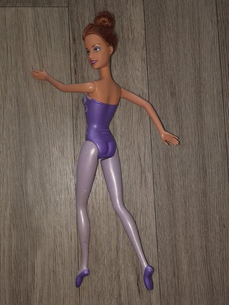 Barbie baletka s gumenými nohami,