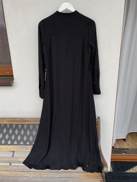 Elegantné gotické dlhé šaty, s