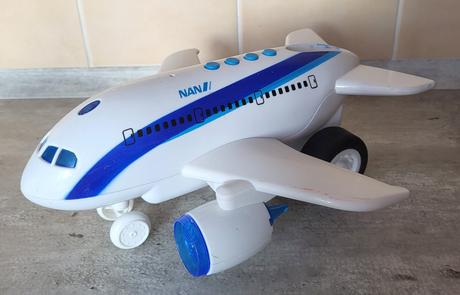 Lietadlo so zvukom a so svetlami,