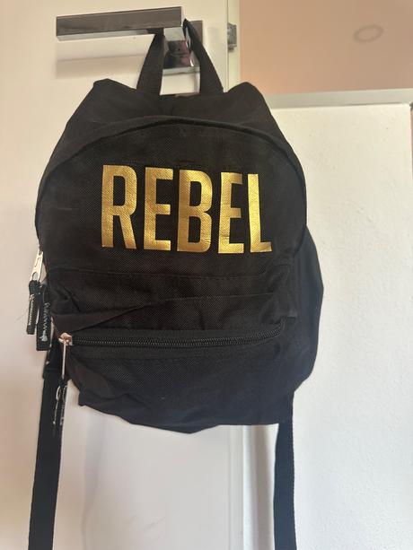 Rebel batoh, 