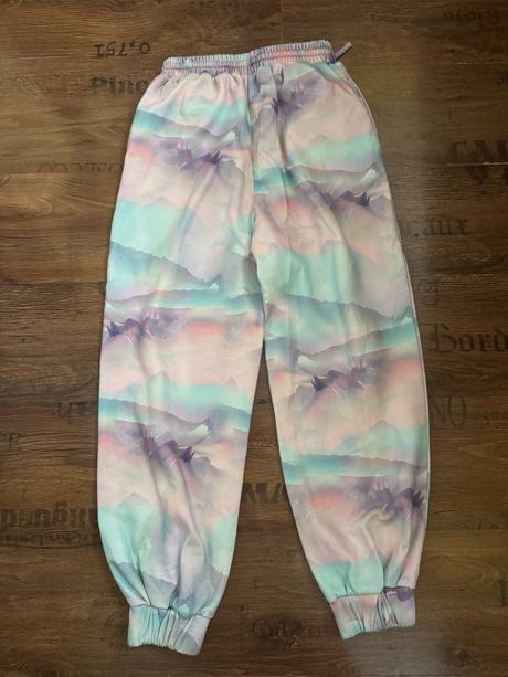 Zaujímavé tepláky, reserved,152