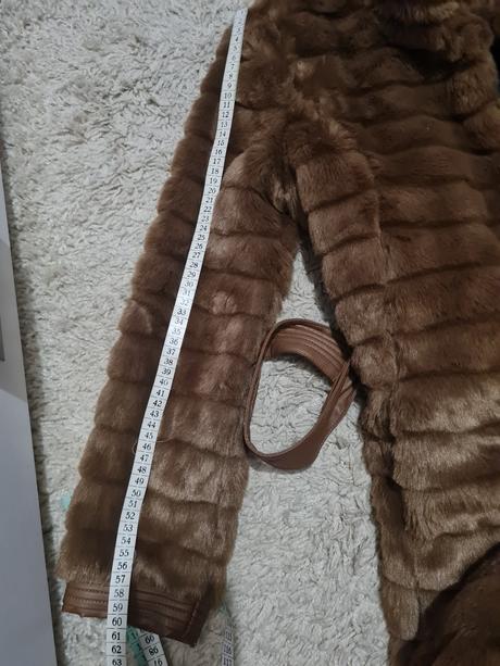 Hnedý kožúšok, s