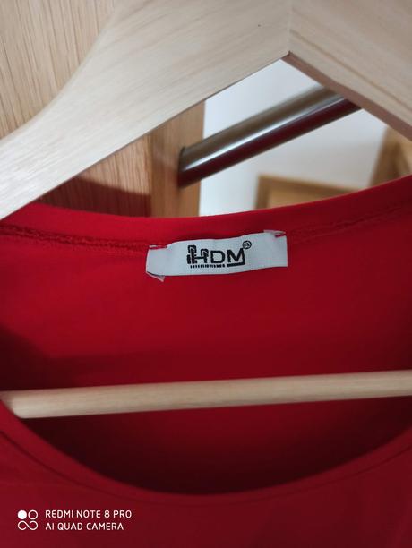 Červené tričko krátke, s