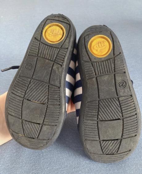 Plátené tenisky, 23