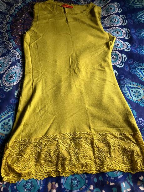 Úpletové šaty s krajkou, 36