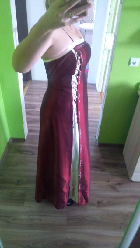 Bordove plesove saty, l