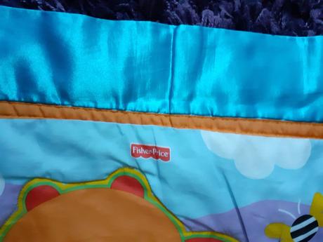 Hracia deka s rôznymi hračkami,