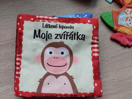 2x látkova knižka + hračka, 