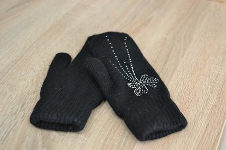 Čierne rukavice so štrasom, 