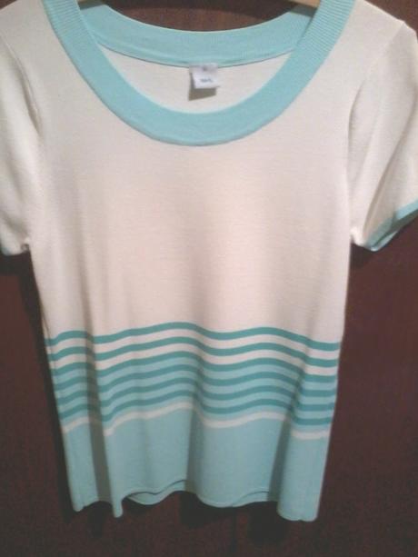 Biely svetrík s bledo-modrými pásikmi, xl