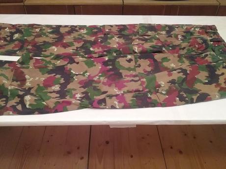 Maskáčové montérky, 48