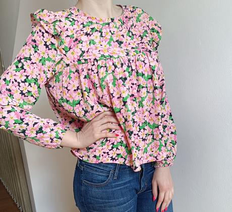 Romantická kvetinová blúzka s volánikmi, m