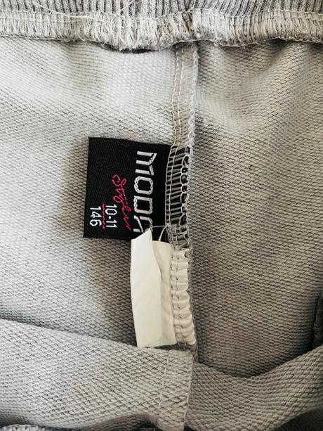 Dievčenské tepláky, 146