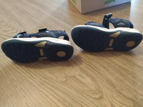 Sandálky, lasocki,27