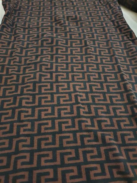 Teplé svetríkové šaty na štýl versace, xs