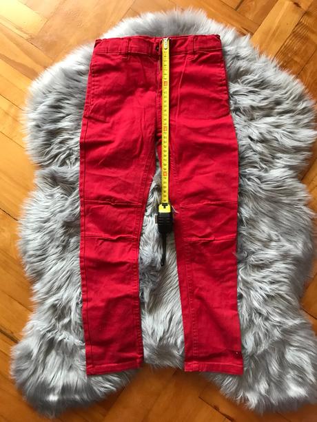 Červené rifľové nohavice, 128