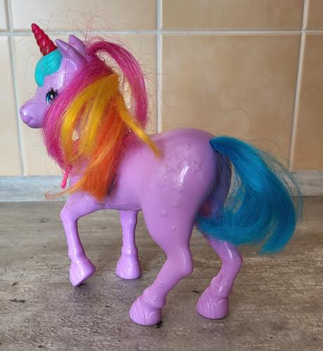 Jednorožec s farebnou hrivou, 