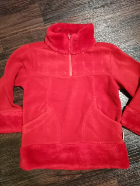 Červená mikina, 128