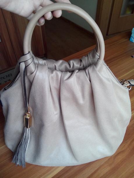 Béžová kabelka nenosená, 