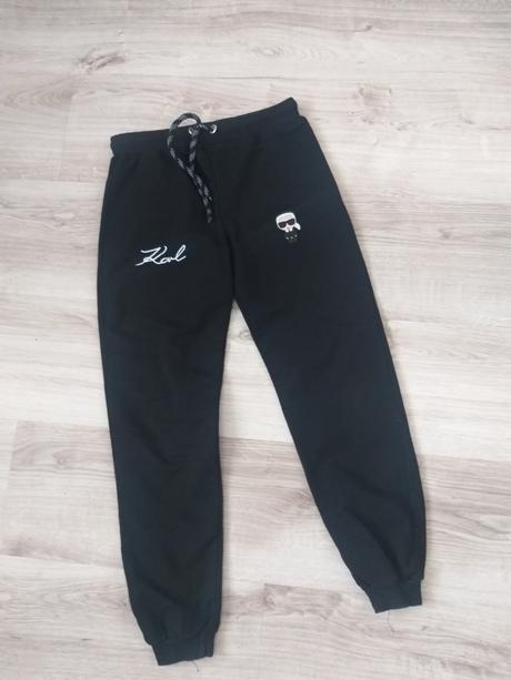 Tepláky č. 146, 146