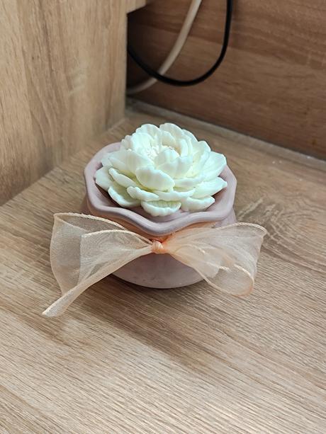 Elegantný darčekový box srdce na dlani,