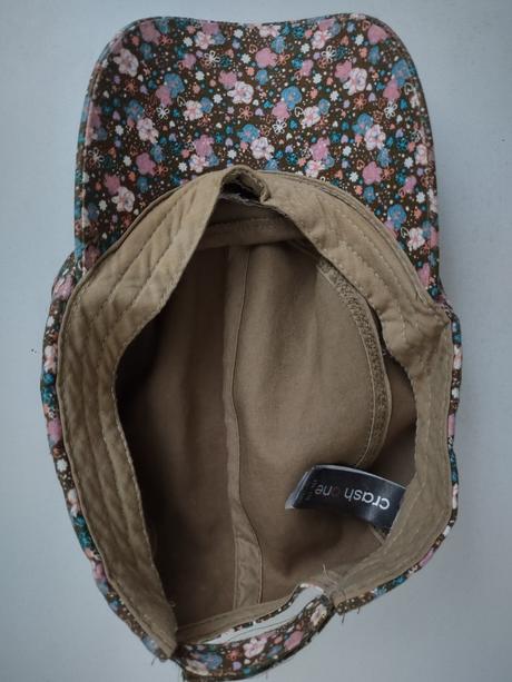 Kvietkovaná šiltovka, 158