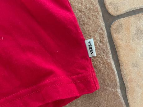 Červene tricko vans, 146