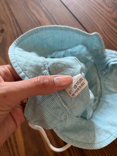 Klobúk na zaviazanie, 74