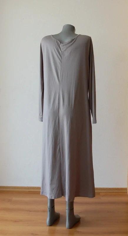 Elegantné sivé maxi šaty s kosoštvorcovým detailom, xxl