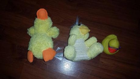 3 kačky- 2 plyšové a jedna do vane,