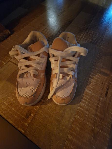 Dievčenské tenisky, 32