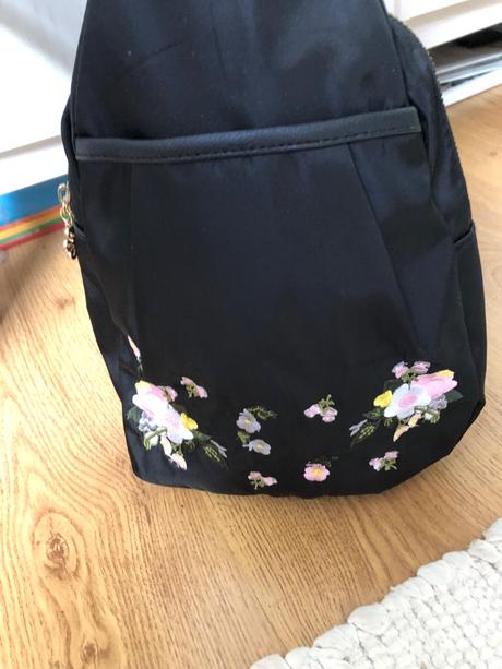 Čierny batoh/ čierny batoh s kvetinkami, zara
