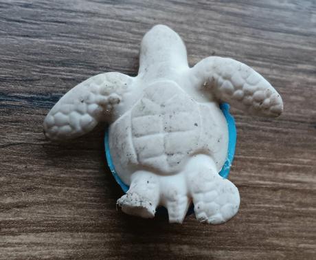 4 x gumená hračka a naťahovacia húsenica, 