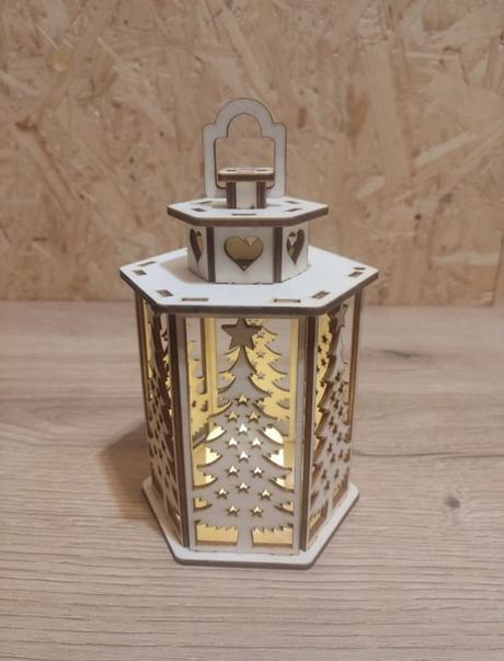 Dreveny svietiaci lampas, 