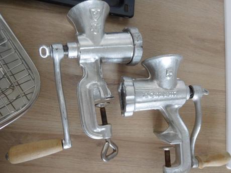 Plechy na pečenie nové + mlynček na maso 5,