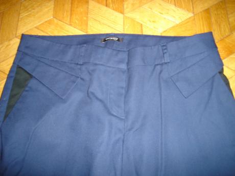 Slušné tmavomodré nohavice., 170