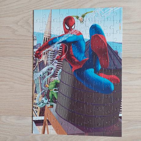 2x puzzle spiderman po 100ks,