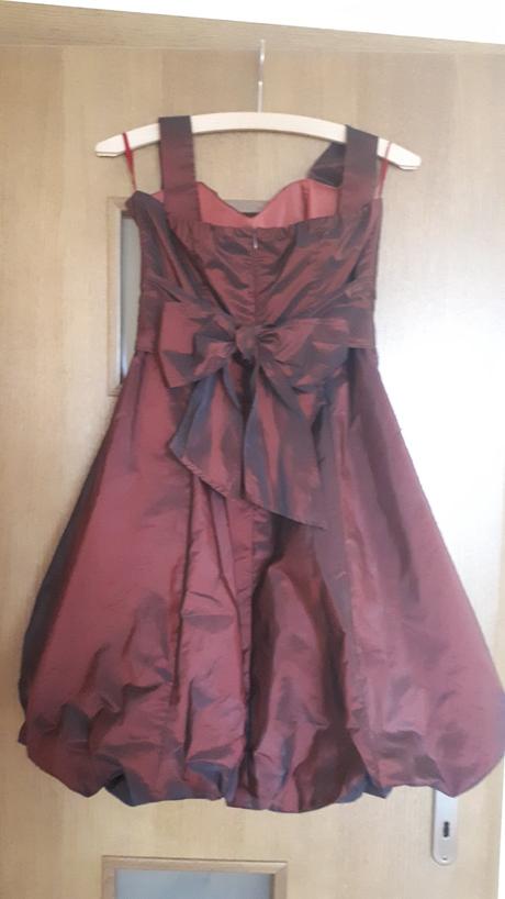 Spoločenské šaty, 38