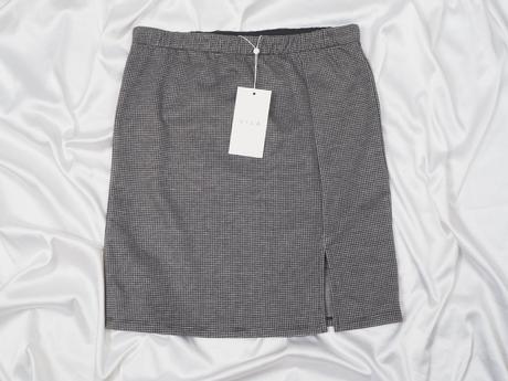 Kvalitná úpletová sukňa vila, s