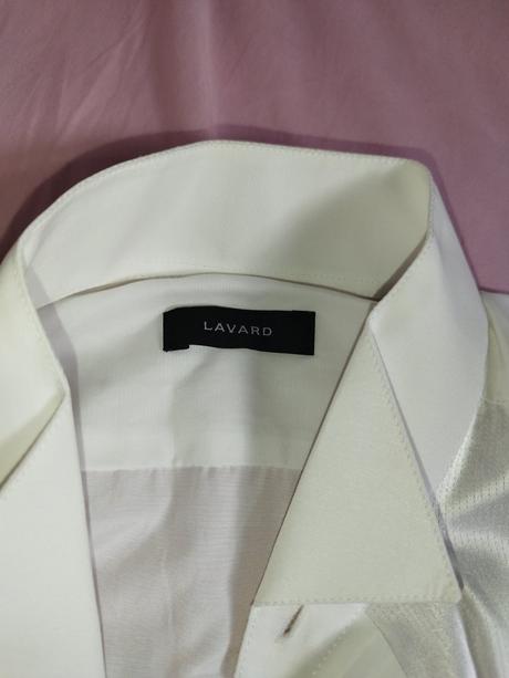 Krojova biela košeľa, 39