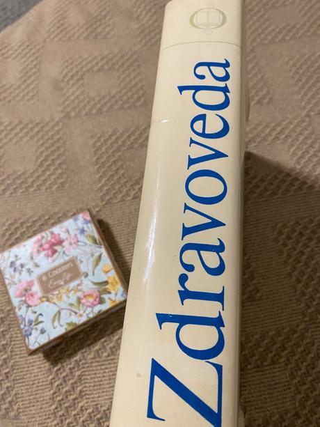 Obrovská stará retro kniha zdravoveda osveta 1980, 